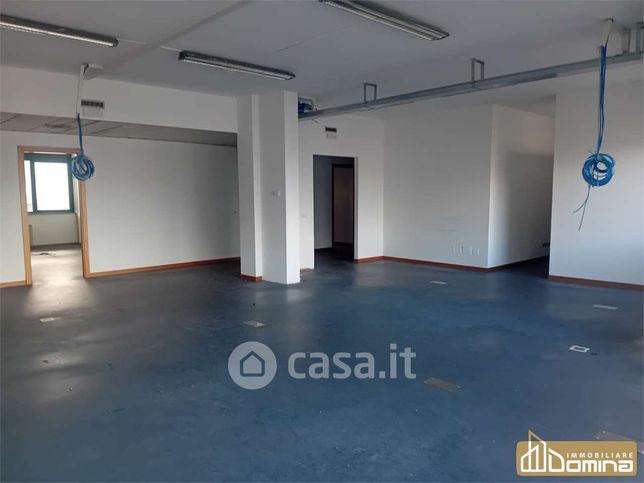 Ufficio in commerciale in Via Caduti del Lavoro