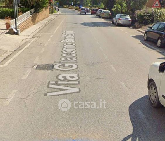 Box/posto auto in residenziale in Via Rocco Anselmini 2