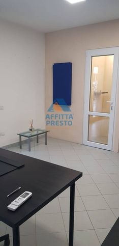 Ufficio in commerciale in 