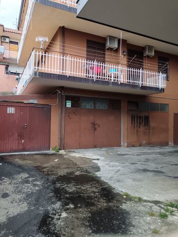 Box/posto auto in residenziale in Via Ugo Foscolo 18