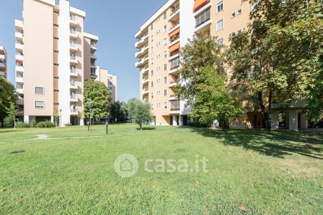 Appartamento in residenziale in Via Sporting Mirasole