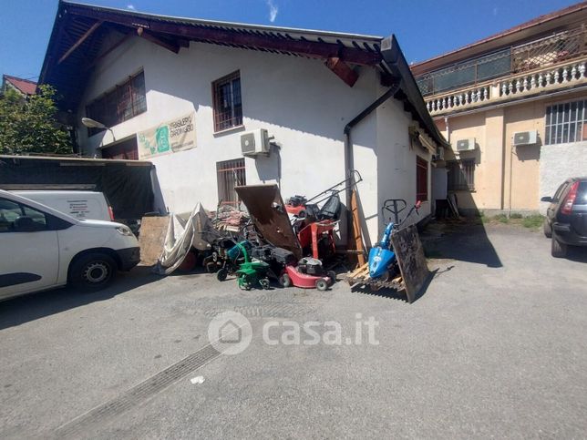 Capannone in commerciale in 