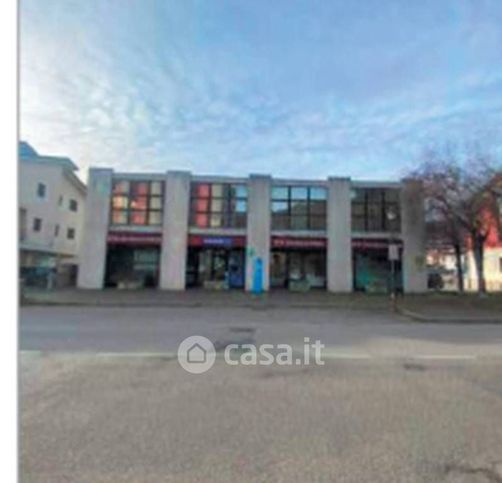 Capannone in commerciale in Via dal Maso Bruno 58