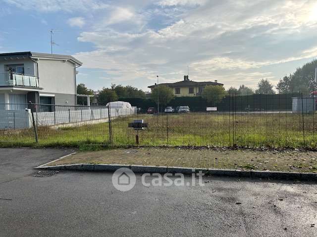 Terreno edificabile in residenziale in Via Lazio