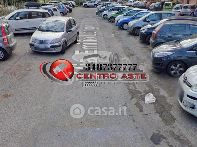 Box/posto auto in residenziale in Via Emilio Longoni
