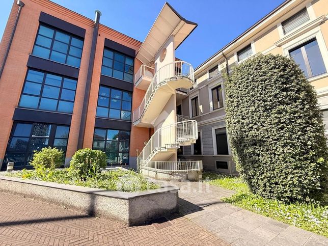 Ufficio in commerciale in Viale Lombardia 266