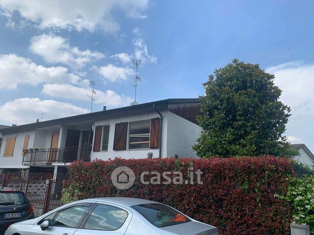 Casa bi/trifamiliare in residenziale in Via Massimo Gorky 29