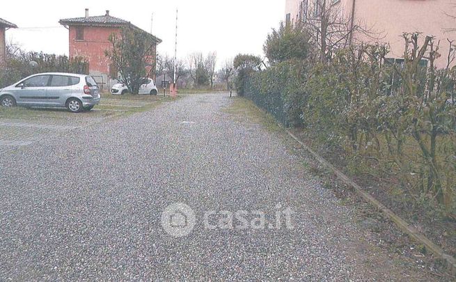 Box/posto auto in residenziale in Via Cristoforo Colombo