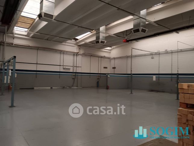 Capannone in commerciale in Via dei Mille 2