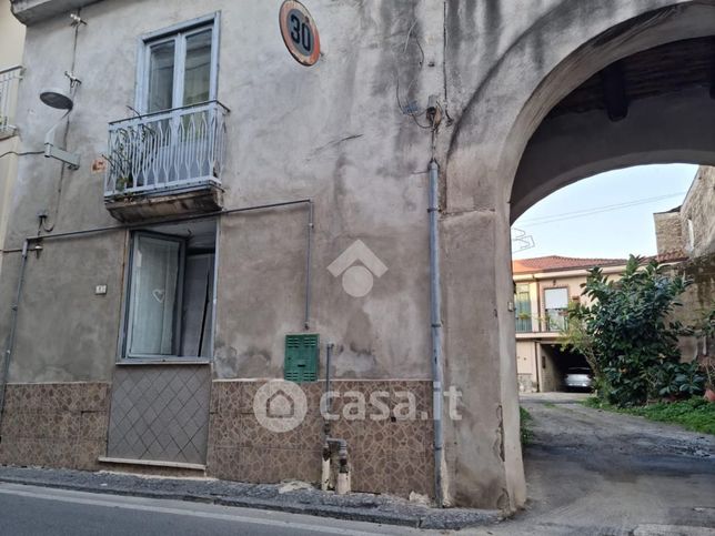 Rustico/casale in residenziale in Via Costanzo 23