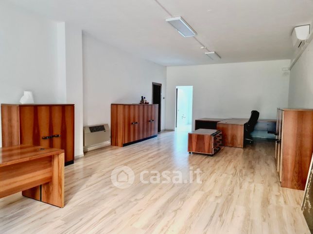 Ufficio in commerciale in Via Vallisneri 17