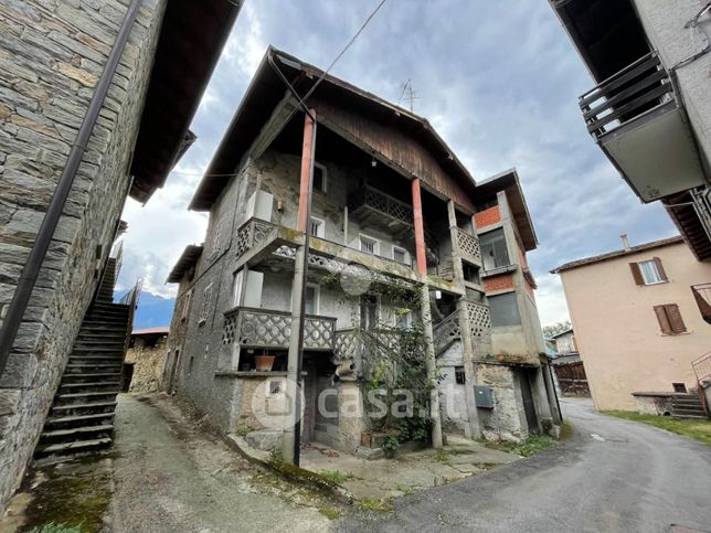 Casa bi/trifamiliare in residenziale in Via Villanuova 10