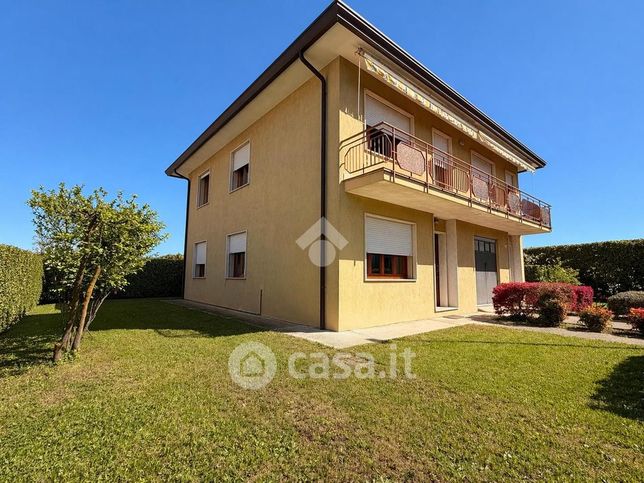 Villa in residenziale in Via Santa Tecla 1