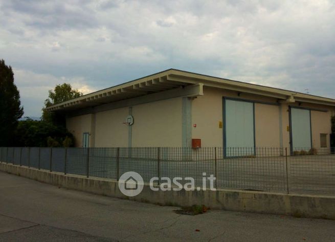 Capannone in commerciale in Via Italia
