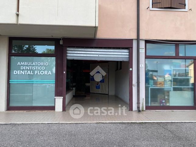 Capannone in commerciale in Via Massimo dAzeglio 6 F