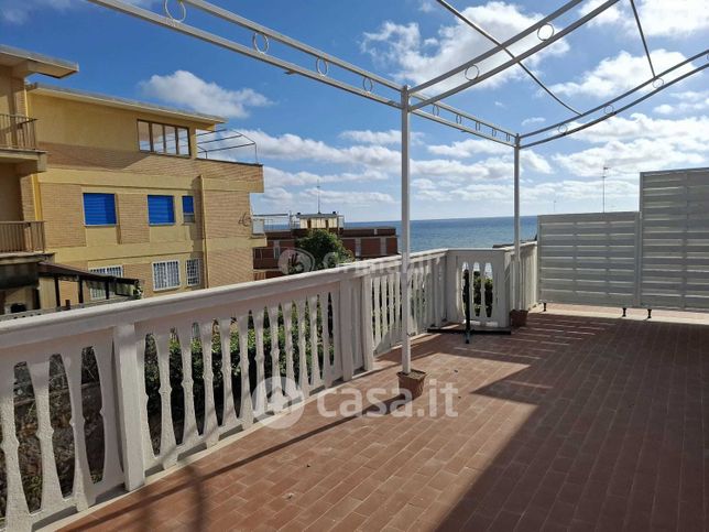 Attico/mansarda in residenziale in Lungomare Enea 140