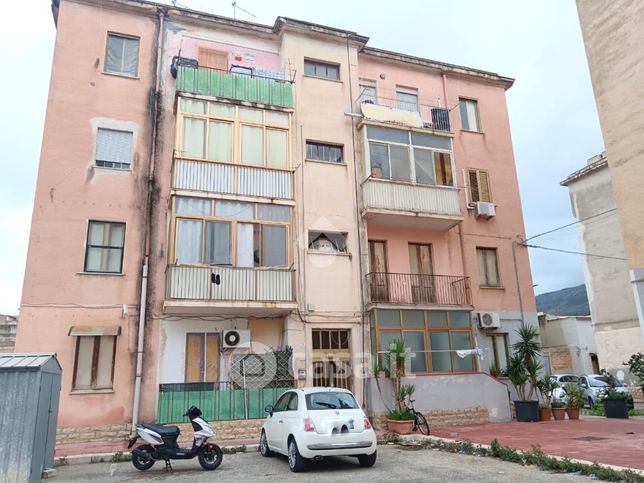 Appartamento in residenziale in Via Michele Amari 71