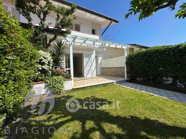 Villetta a schiera in residenziale in Via Edmondo de Amicis 55045