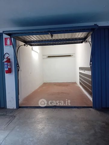 Box/posto auto in residenziale in Via Michele Novaro 8