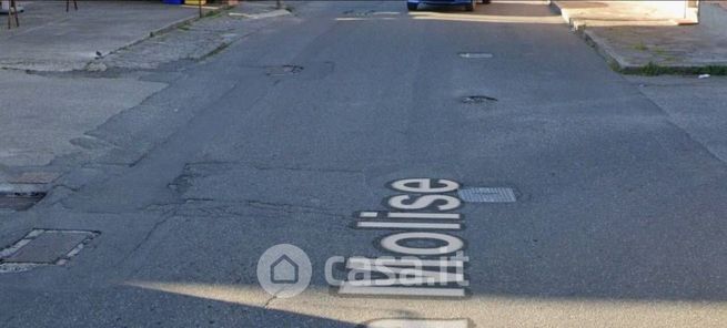 Ufficio in commerciale in Via Molise 21