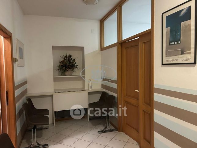 Ufficio in commerciale in Via Dante 11