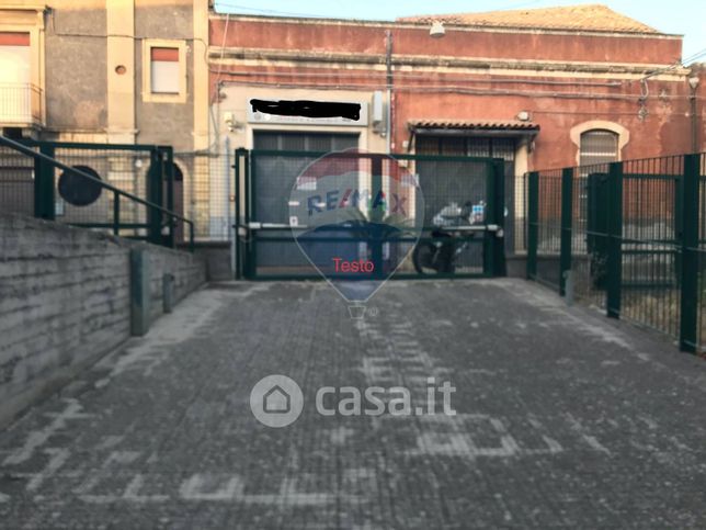 Attività/licenza (con o senza mura) in commerciale in Via Acquedotto Greco