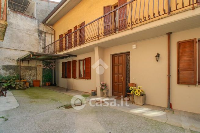 Casa bi/trifamiliare in residenziale in Via Artigiani