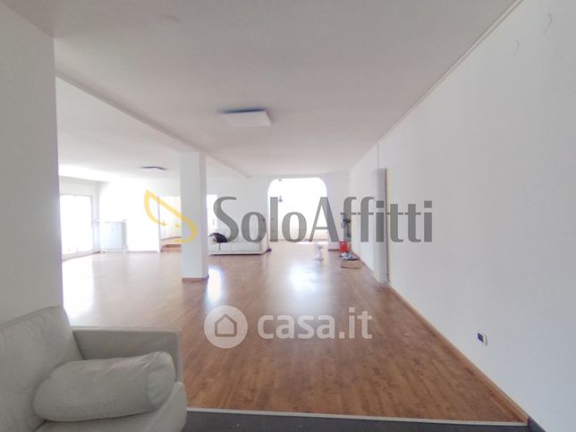 Ufficio in commerciale in Viale Druso