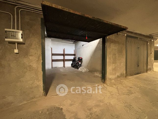 Garage/posto auto in residenziale in Via Lys