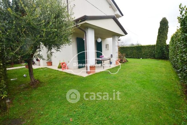Villa in residenziale in Via Stradone di Camigliano 131