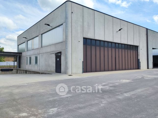 Capannone in commerciale in Via MondovÃ¬ 71