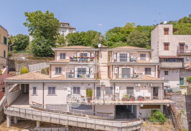 Box/posto auto in residenziale in Borgo San Rocco 70