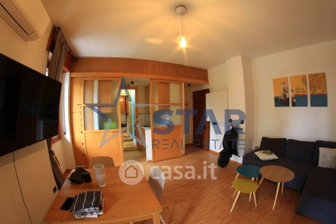 Appartamento in residenziale in Via Alfonso Capecelatro 81