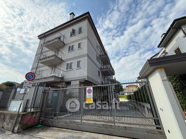 Box/posto auto in residenziale in Via Salvatore Pianell 10