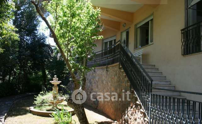 Villa in residenziale in Via degli Atleti