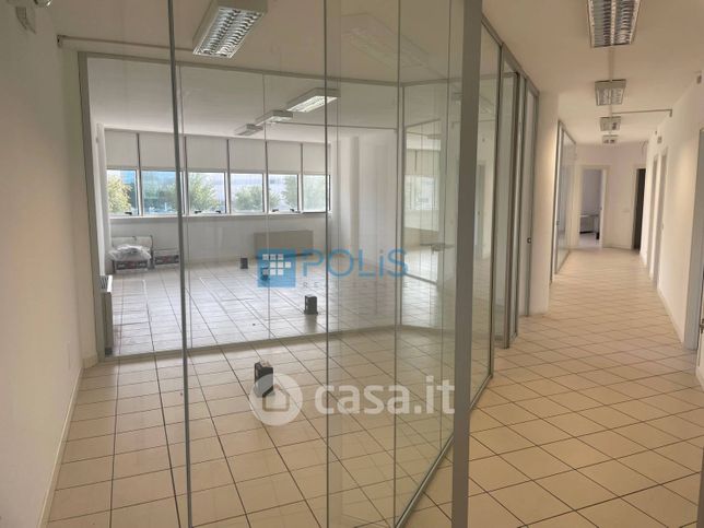 Ufficio in commerciale in Via Friuli Venezia Giulia 10