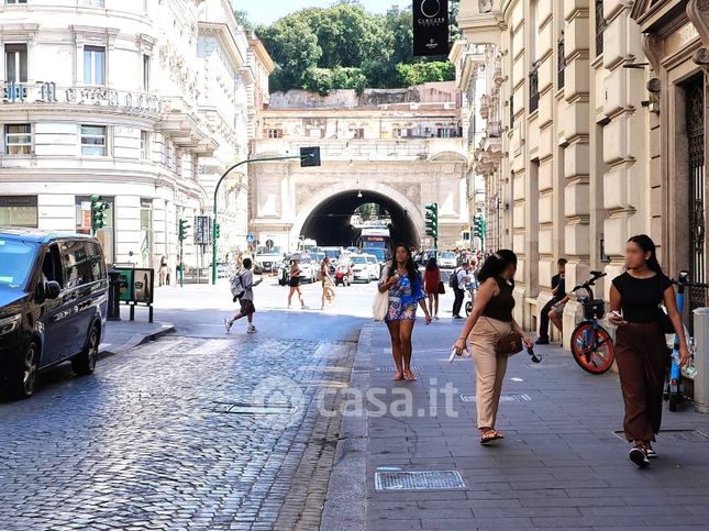 Attivitã /licenza (con o senza mura) in commerciale in Via dei Due Macelli