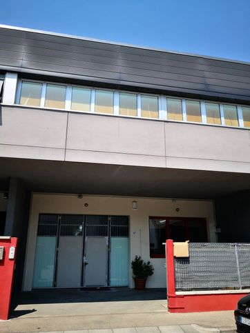 Capannone in commerciale in Via Giuseppe Parini