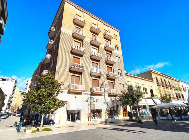 Appartamento in residenziale in Piazza Umberto Giordano 64