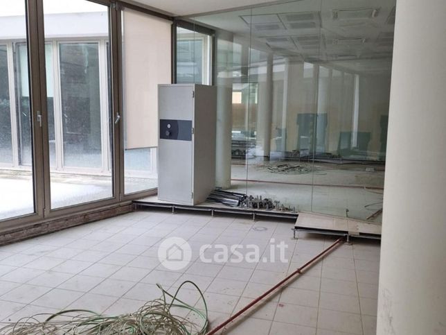 Ufficio in commerciale in Via Italo Calvino 30