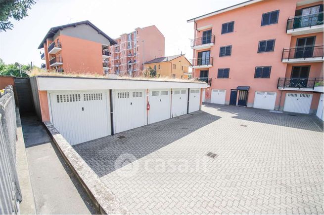 Box/posto auto in residenziale in Via Prati Neivati 3