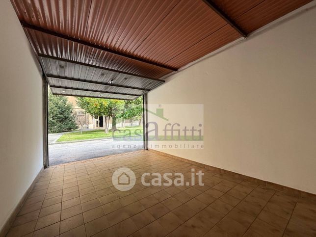 Box/posto auto in residenziale in Via Ortona 6