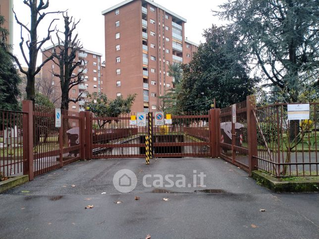 Box/posto auto in residenziale in Corso Lucio Quinzio Cincinnato 116