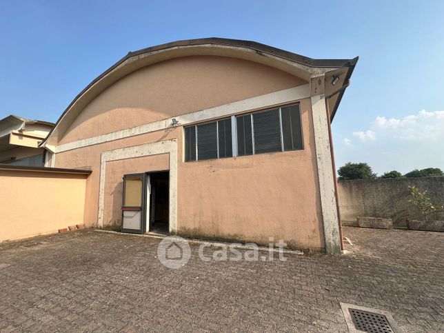 Capannone in commerciale in Via Grande