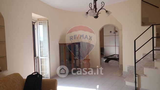 Casa bi/trifamiliare in residenziale in Via Diritto Portico 42