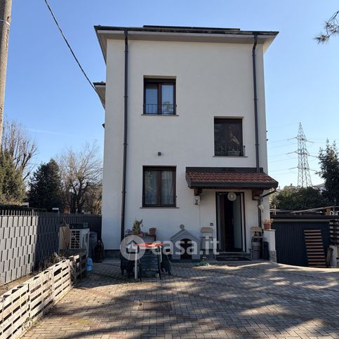Villa in residenziale in Via Olona