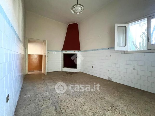 Casa indipendente in residenziale in Via S.Donaci 125