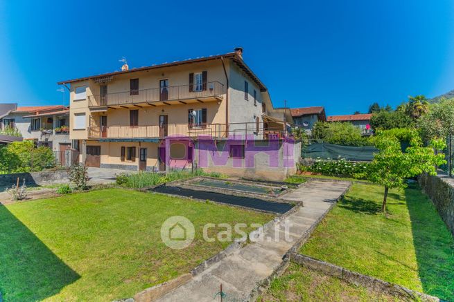 Casa bi/trifamiliare in residenziale in 