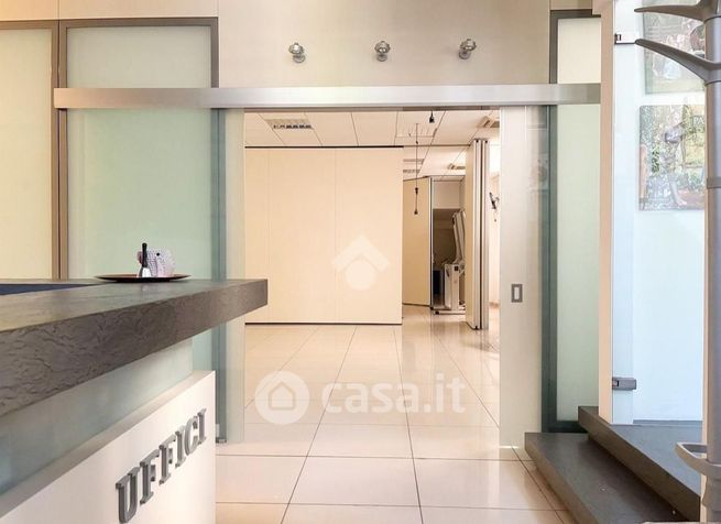 Capannone in commerciale in Via Luigi Casulli 1