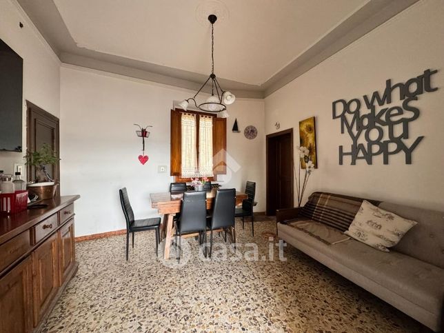 Casa bi/trifamiliare in residenziale in Via del Castello 35